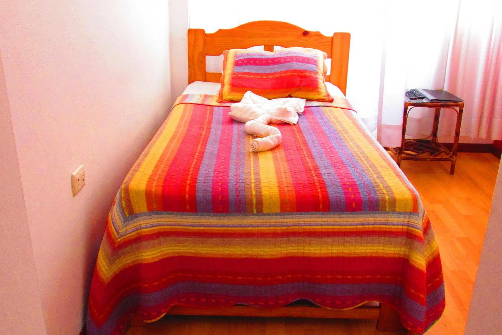 Bed and breakfast Limper - Airport Callao
